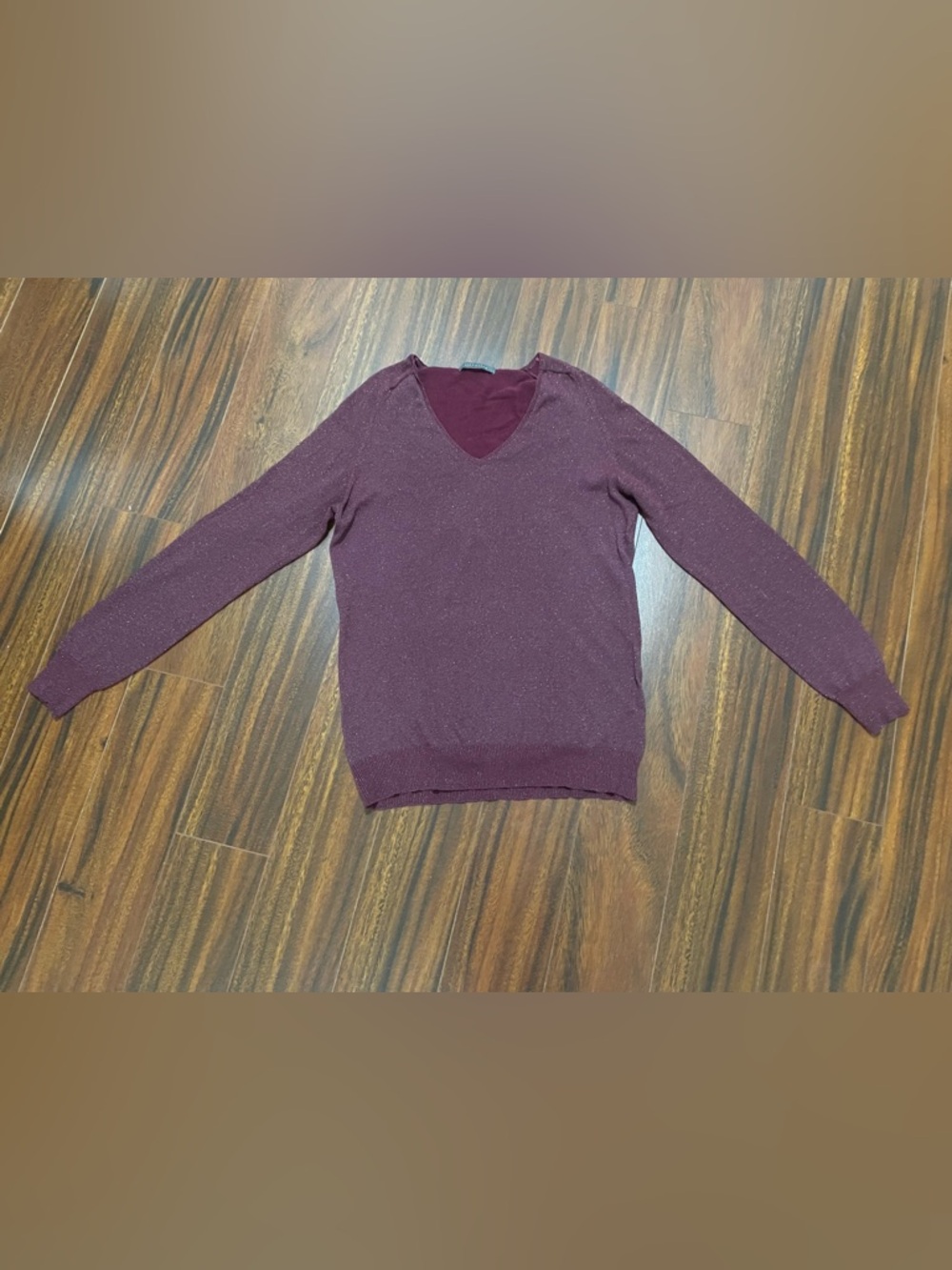 Suzy Shier women’s small sweater, v neck, lightweight, shimmer, burgundy